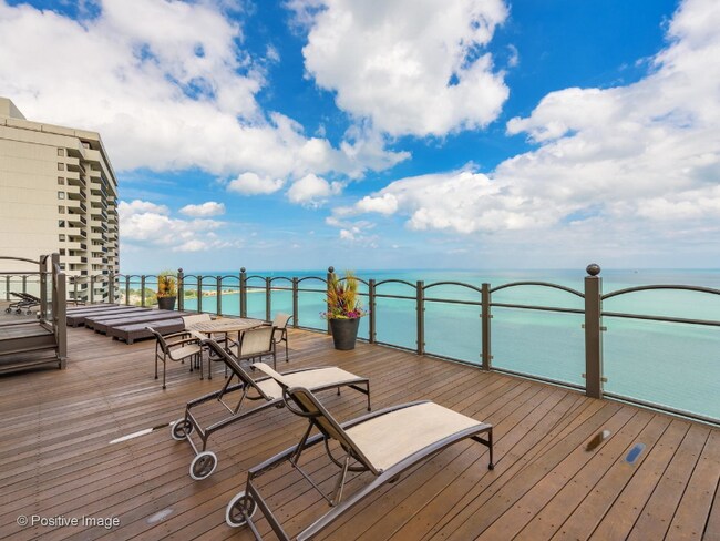 Foto del edificio - 1150 N Lake Shore Dr