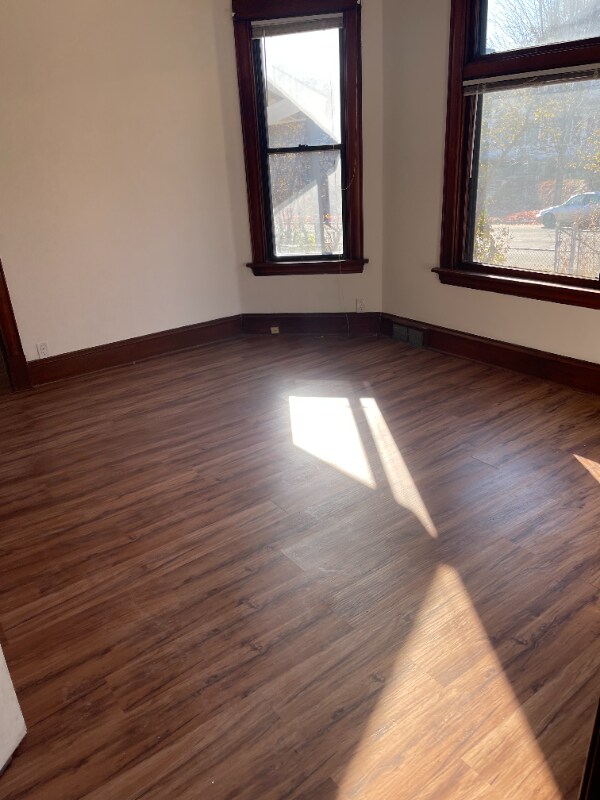 Foto del edificio - 584 Magnolia Ave E