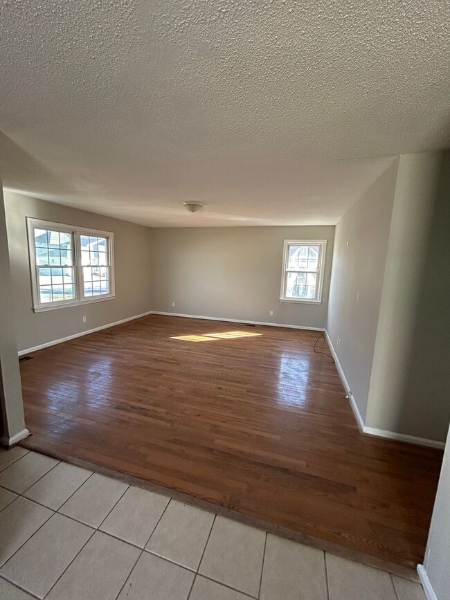 Building Photo - 609 Dunbar St