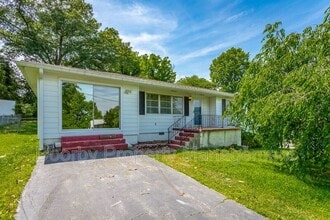 Building Photo - 186 Greens Lake Cir