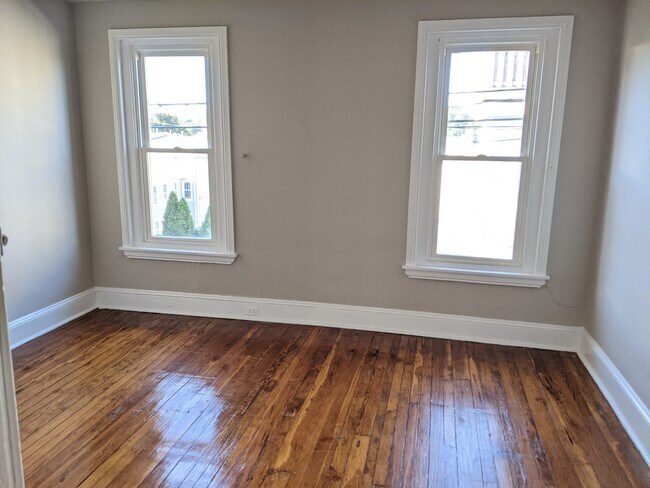 Building Photo - 3885 Manor St