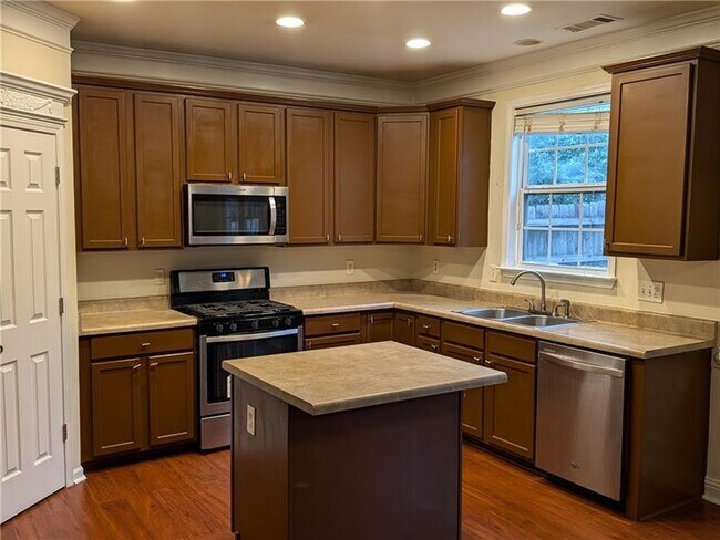 Foto del edificio - 735 Briarhurst Ct