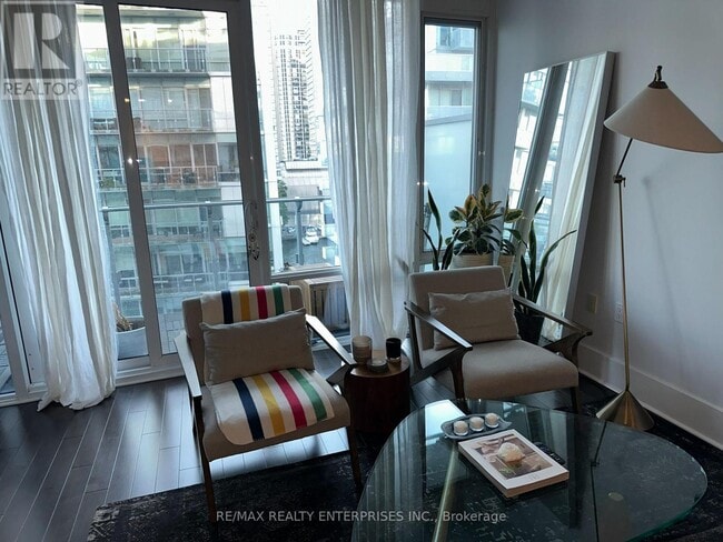 Building Photo - 29 Queens Quay E