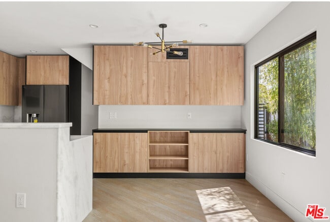Building Photo - 1450 S Crescent Heights Blvd