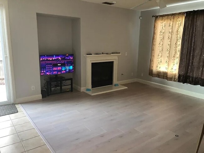 Foto del edificio - 4154 Golden Pond Way