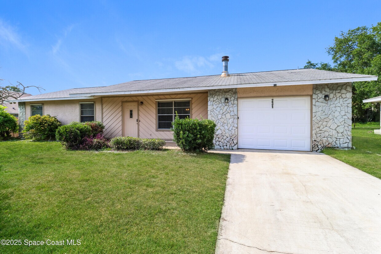 Foto principal - 231 Bougainvillea St NW
