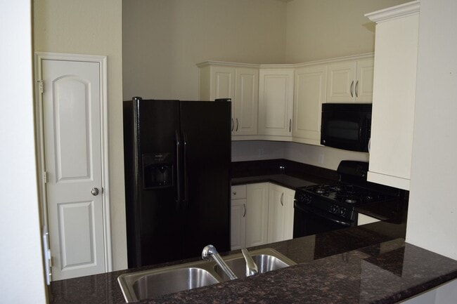 Building Photo - Stunning 3 Bed, 2 Bath in Creek Meadows!