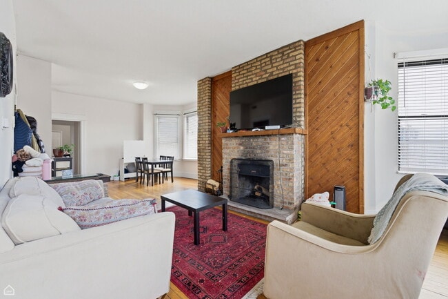 Photo - 3811 N Southport Ave Townhome
