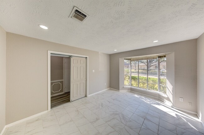 Foto del edificio - 361 Dawn Hill Dr