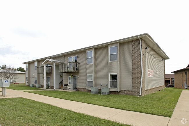 Primary Photo - Lombard Heights Apartments