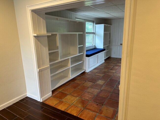 Foto del edificio - 825 Buttonwood Rd