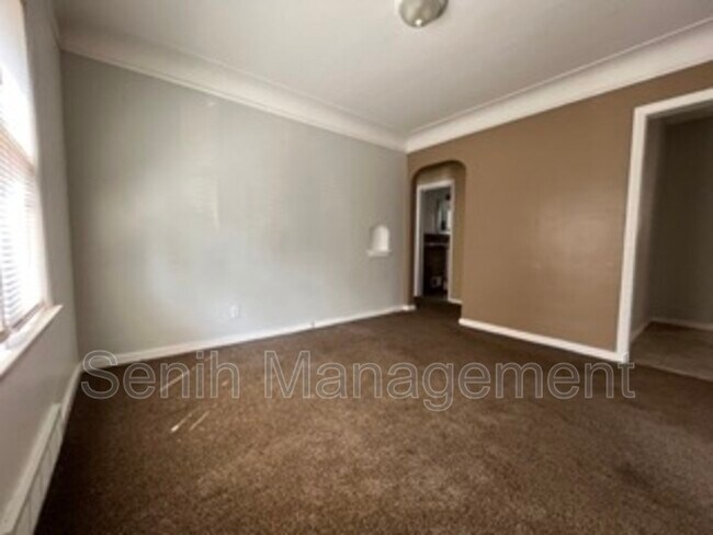 Building Photo - 5051 Berkshire St