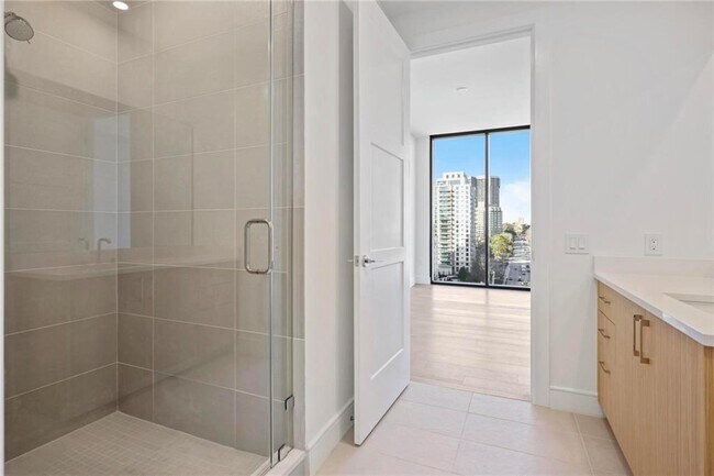 Foto del edificio - 2425 Peachtree Rd NE