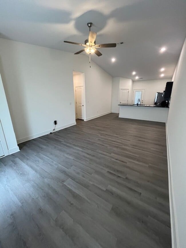 Foto del edificio - Beautiful 3-Bedroom Family Home for Rent i...