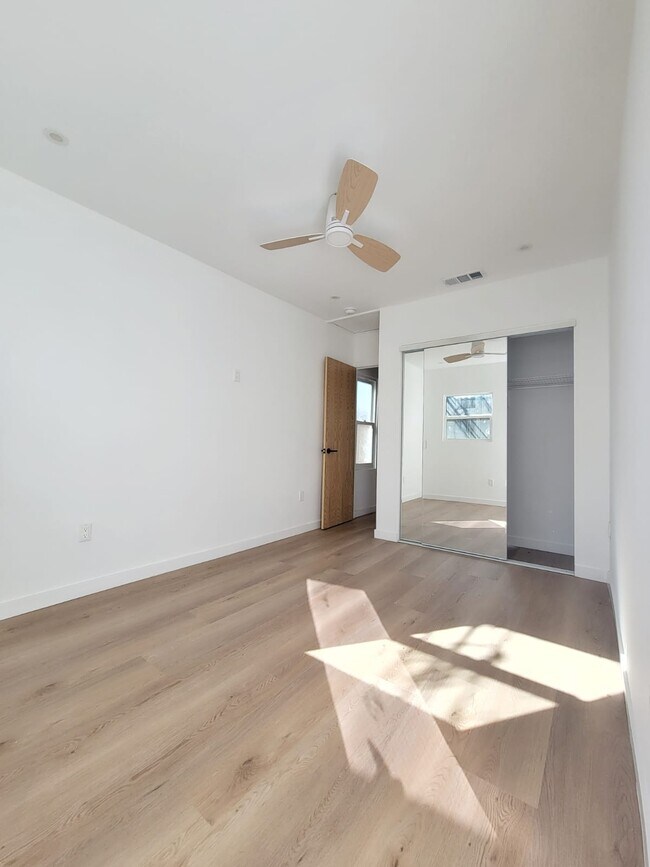Foto del edificio - 1148 N Genesee Ave