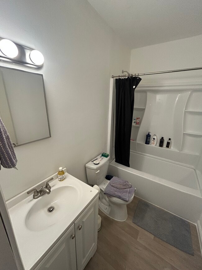 Building Photo - 5 Counts St