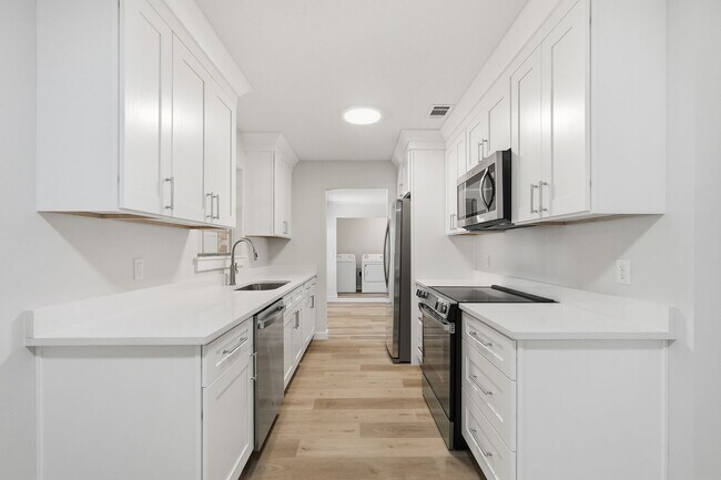 Foto del edificio - All Brick Home & Large Yard in Niceville!