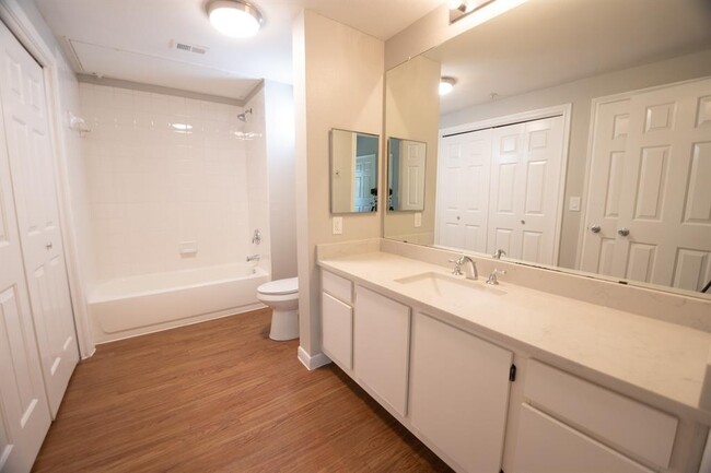 Foto del edificio - 2320 Gracy Farms Ln