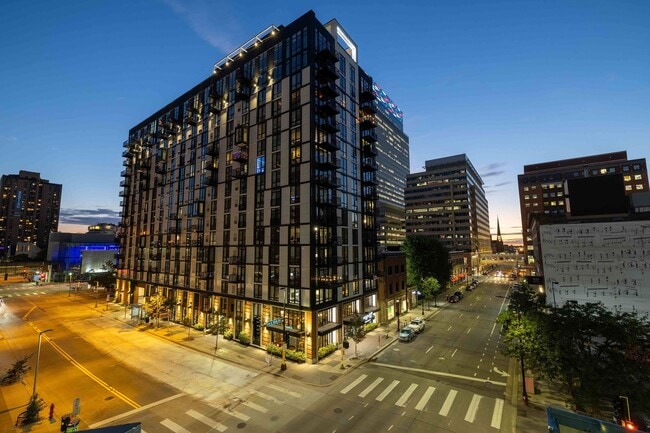 Building Photo - Artistry on 10th