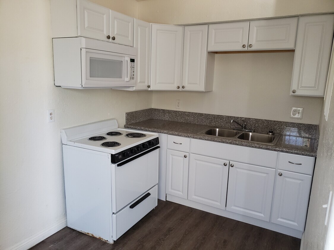 Foto principal - 2108 Sunrise Ave