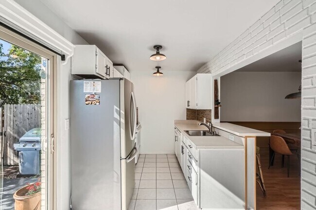 Foto del edificio - Large 2BR Townhome in Littleton with Clubh...