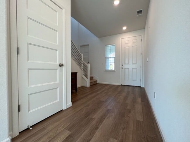Building Photo - 616 Pipa Ln