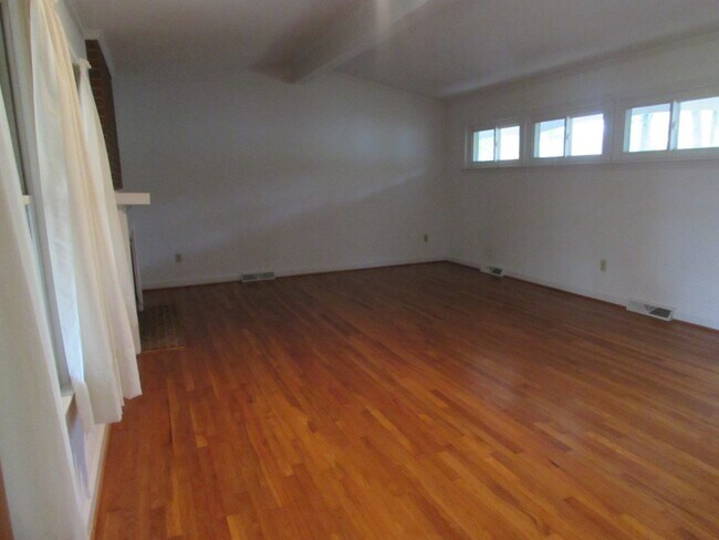Foto del edificio - One level home in Cornelius