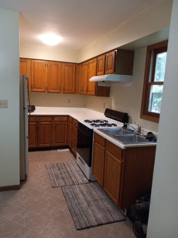 725 S State St Unit B, Marengo, IL 60152 Room for Rent in Marengo, IL