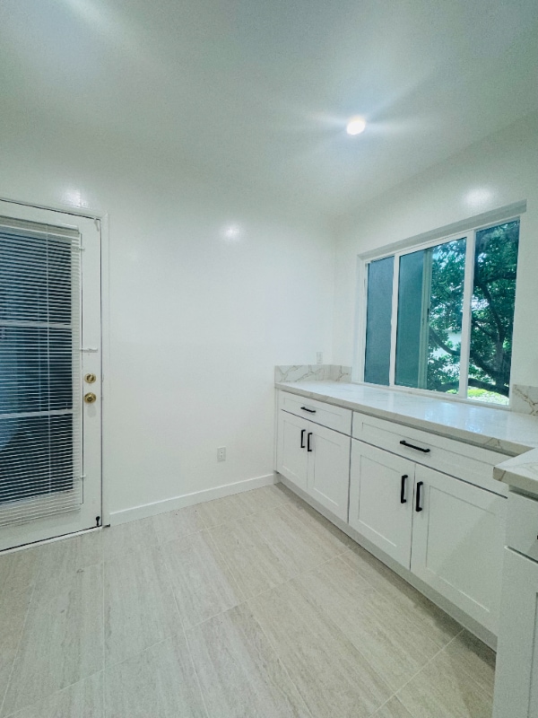 Building Photo - 333 Raymondale Dr