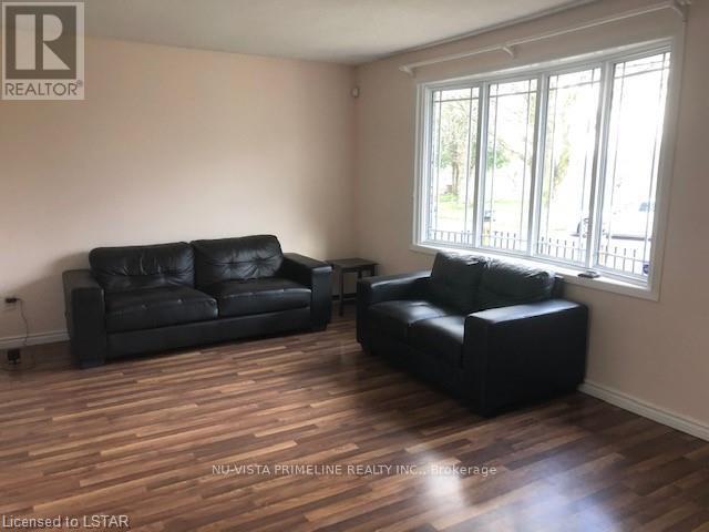 Photo du bâtiment - 33 Winding Way Crescent