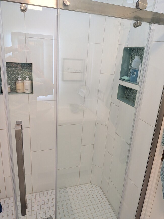 Foto del edificio - 444 Hidden Valley Ln