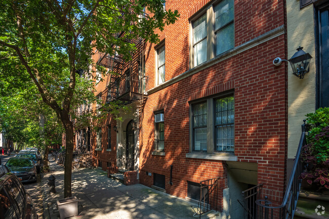 Building Photo - 49 Willow St