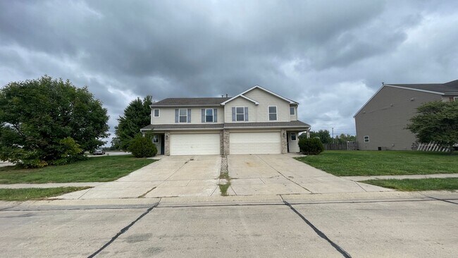 Foto del edificio - West Lafayette - Large 3 Bedroom 2 Bath Duplex