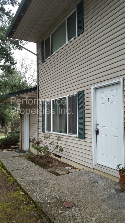 Primary Photo - 3595 Cedaroak Dr