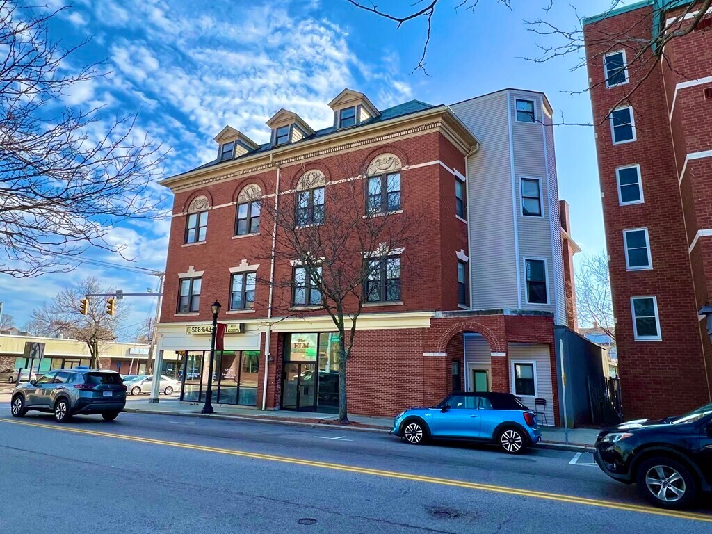 6 S Washington St Unit 202, North Attleborough, MA 02760 Room for