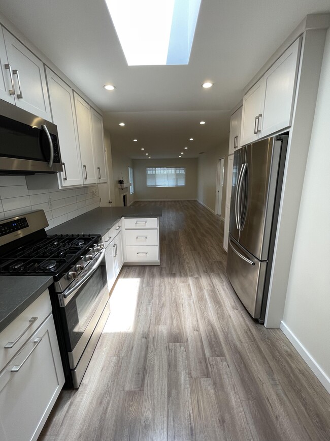 kitchen - 4444 Fulton Ave