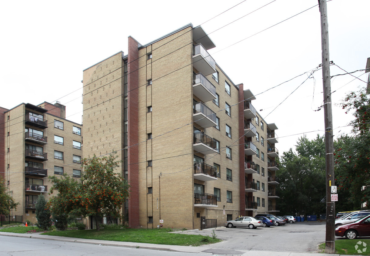 Building Photo - Roselawn Apartments