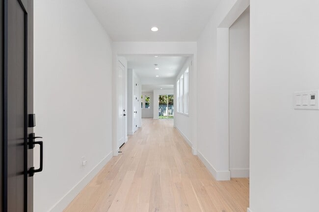 Building Photo - Amazing San Carlos Homes