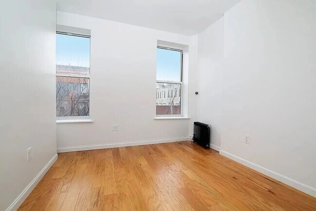 Building Photo - 308 Kosciuszko Street