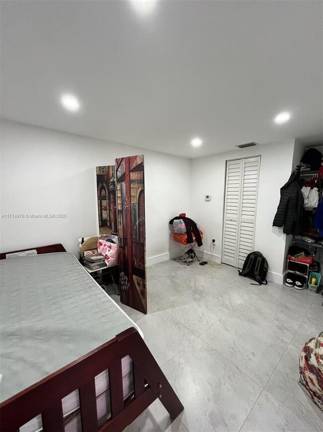 Foto del edificio - 1102 NW 103rd St