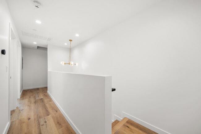 Foto del edificio - 6049 Craner Ave