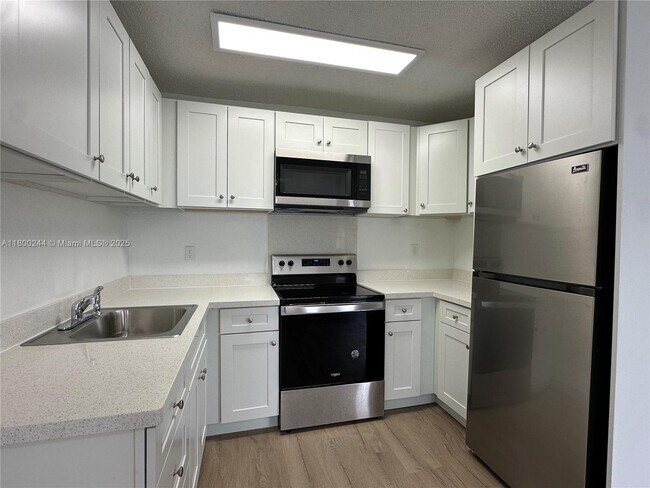 Foto del edificio - 6032 SW 25th St