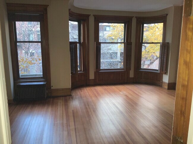 Building Photo - 31 E Division St