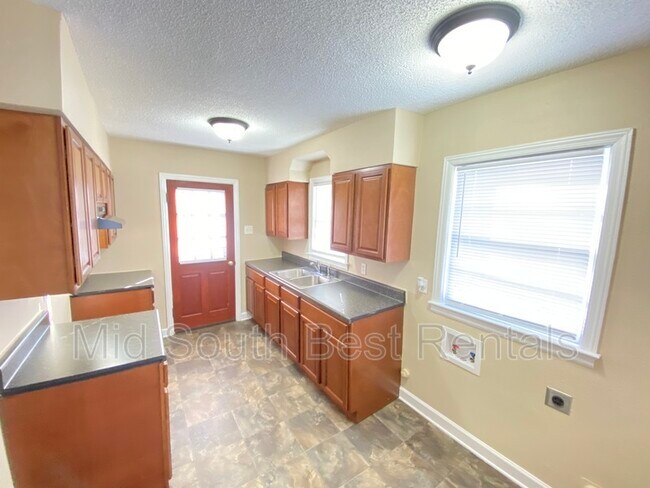 Building Photo - 1483 Rolling Hills Dr