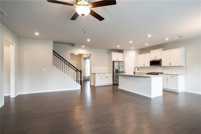 Building Photo - 5729 Wheeler Ridge Rd