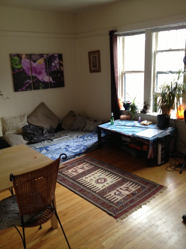 Primary Photo - 632 W Arlington Pl