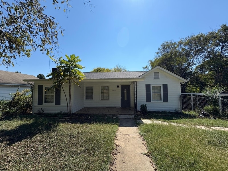 Foto principal - 2964 Carson Ave