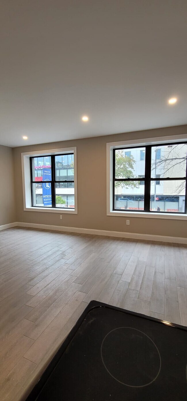 Building Photo - 1618 Kings Hwy