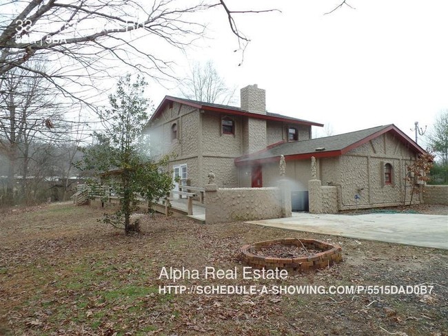 Building Photo - 33 Horsebarn Rd