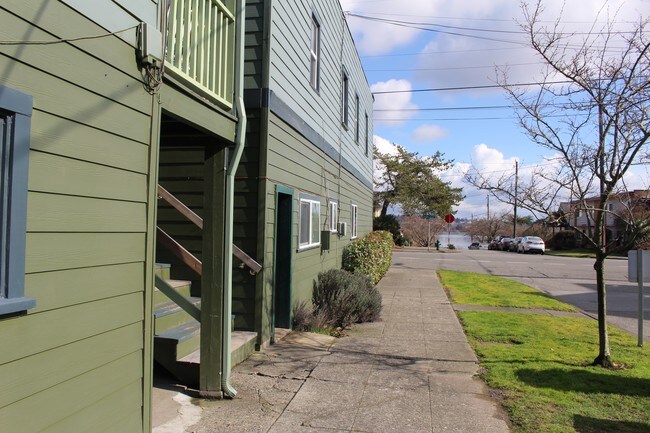Building Photo - Green Lake 5